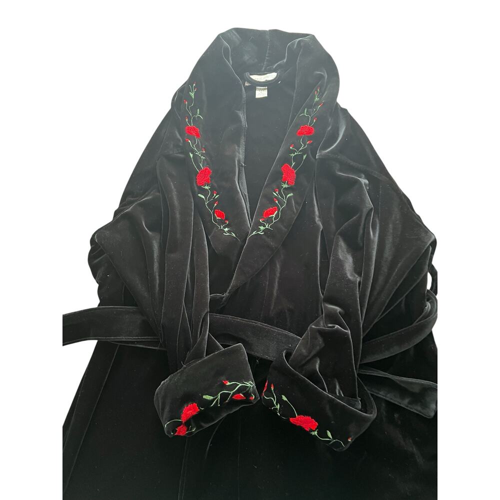 Vintage Valerie Stevens Black Velour Embroidred Roses Maxi Bathrobe Size Large - Picture 3 of 8